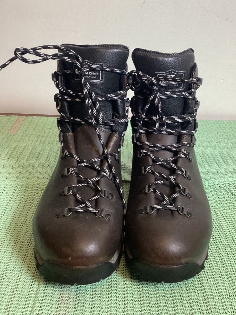 GARMONT Gortex Climate Comfort system Vibrant sole SZ 11.5 outer elements wear